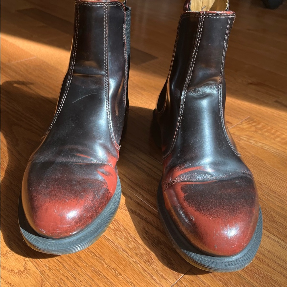 Women's Chelsea Ankle Boots in Distressed Burgundy - Picture 2 of 2